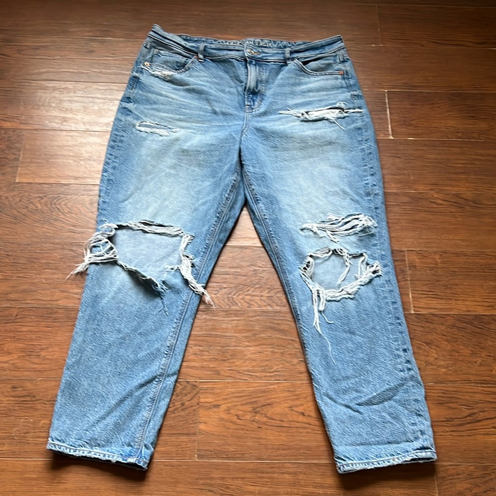 American Eagle AE Ripped Mom Jeans size 16